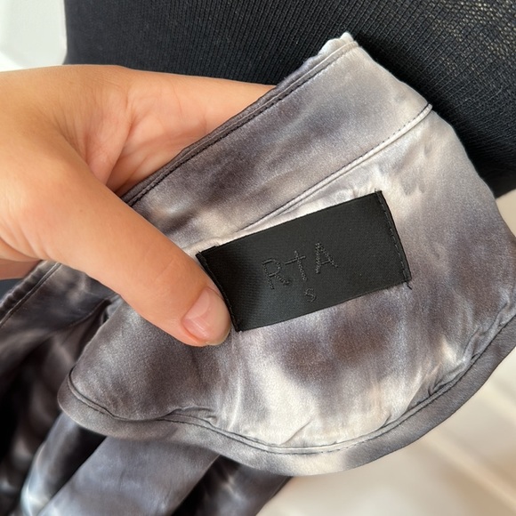 GREY & WHITE 100% SILK LONG SLEEVE BUTTON UP BLOUSE - Picture 5 of 7